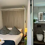 Voll Ausgestattete - Self Check-in - Kueche-parkplatz - Beyond Staying Apartament Pasawa
