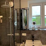 Apartament Voll Ausgestattete - Self Check-in - Kueche-parkplatz - Beyond Staying *