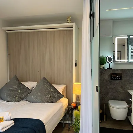 Voll Ausgestattete - Self Check-in - Kueche-parkplatz - Beyond Staying Apartmán Pasov