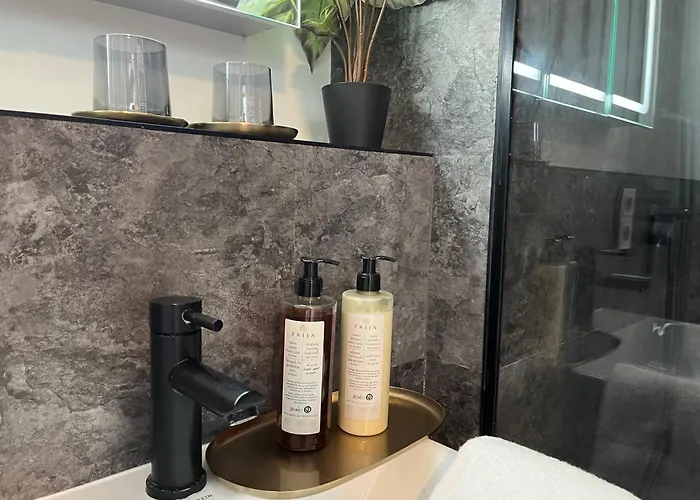 Apartment Voll Ausgestattete - Self Check-in - Kueche-parkplatz - Beyond Staying